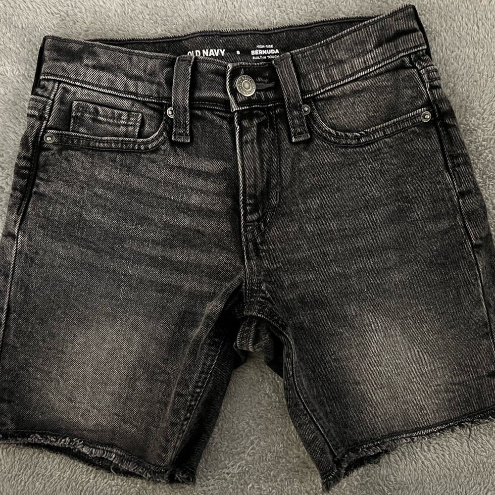 Girls Size 8 black denim Bermuda shorts. Back to school